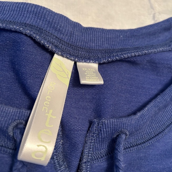 GreenTea Women's Blue Crewneck Sweater - Picture 4 of 7